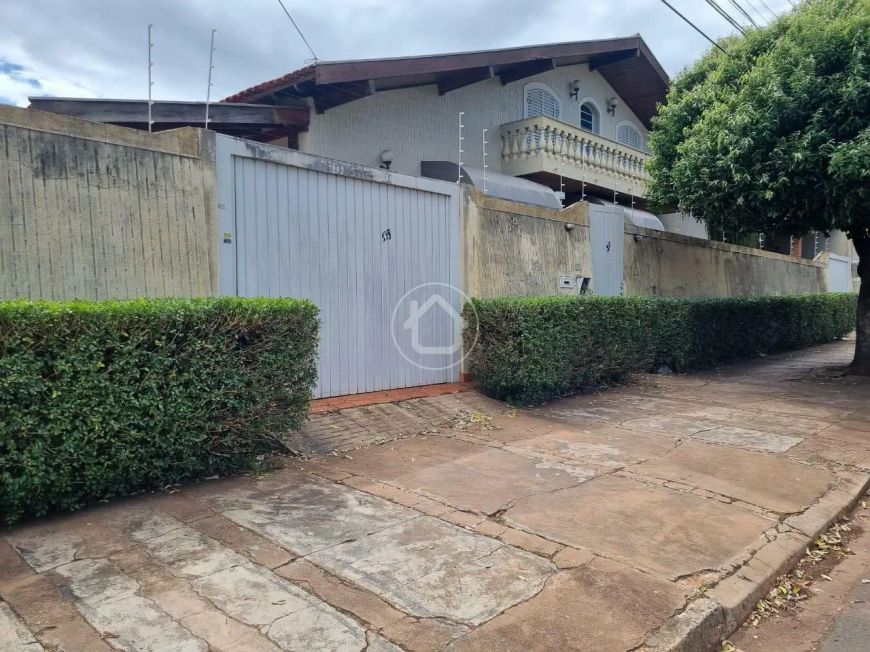 CASA DE ESQUINA PRÓXIMO DA ZARHAN