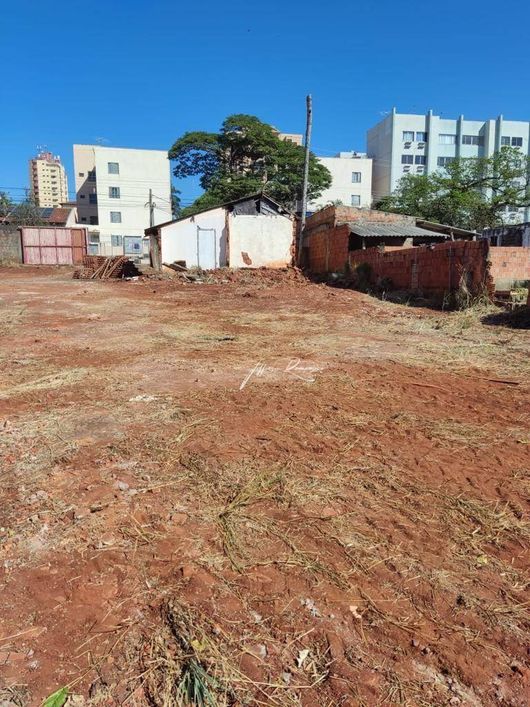 Terreno 2.400 m² no São Francisco