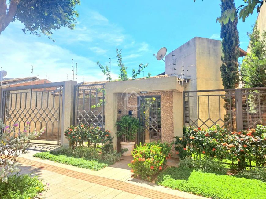 CASA COM 03 QUARTOS - JARDIM PARADISO