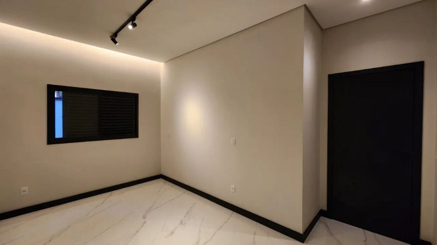 Casa Térrea com acabamento de alto padrão no condomínio Alphaville 4.