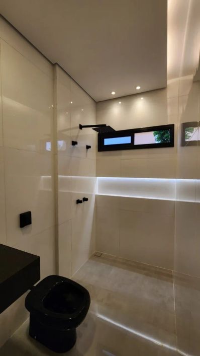 Casa Térrea com acabamento de alto padrão no condomínio Alphaville 4.