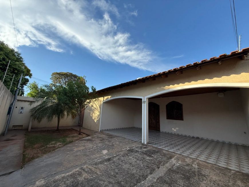 Casa térrea com edícula no fundo - Guanandi