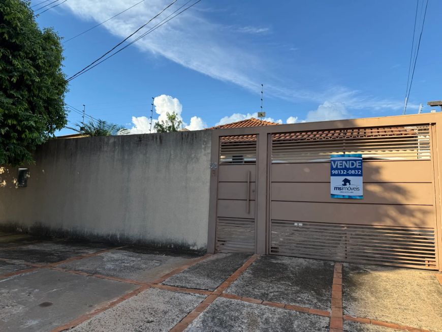 Casa térrea com edícula no fundo - Guanandi