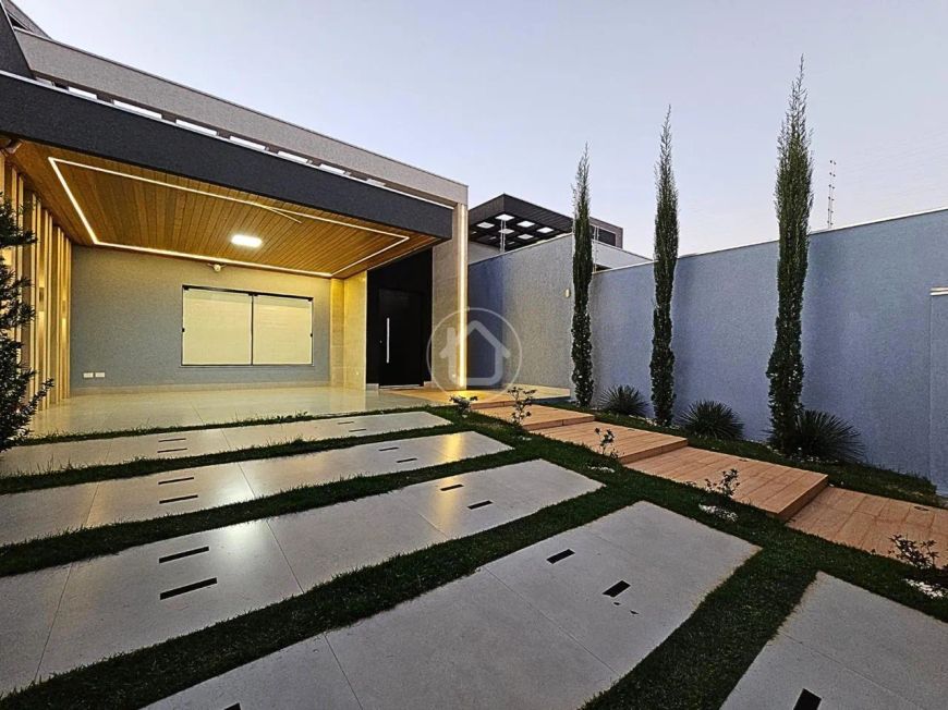 MARAVILHOSA CASA TÉRREA DE ALTO PADRÃO COM 3 SUÍTE