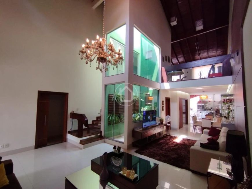 CASA VILAS BOAS COM 03 SUÍTES