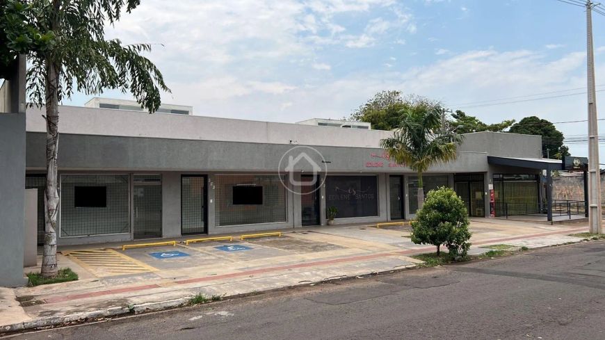 GALERIA DE SALAS COMERCIAIS NO BAIRRO TIRADENTES