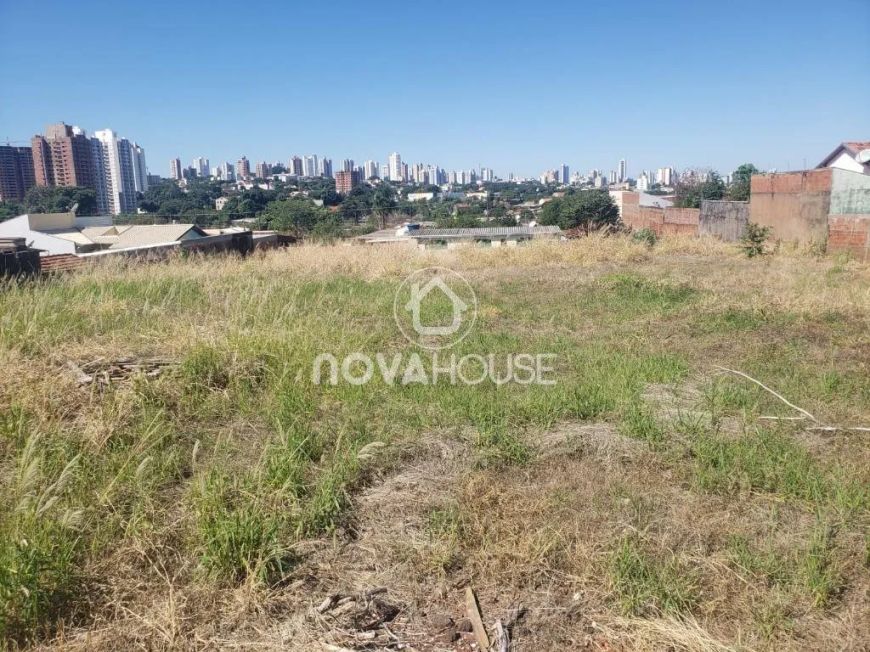 ÁREA PRONTA PRA CONSTRUIR, PRÓXIMA AO CENTRO