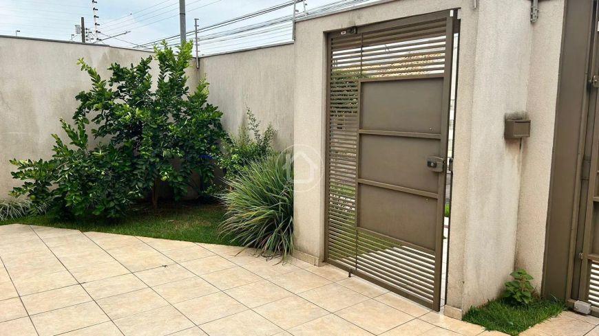 CASA COM PISCINA NO CARANDÁ BOSQUE