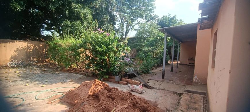 TERRENO DE 750 M² BEM LOCALIZADO.