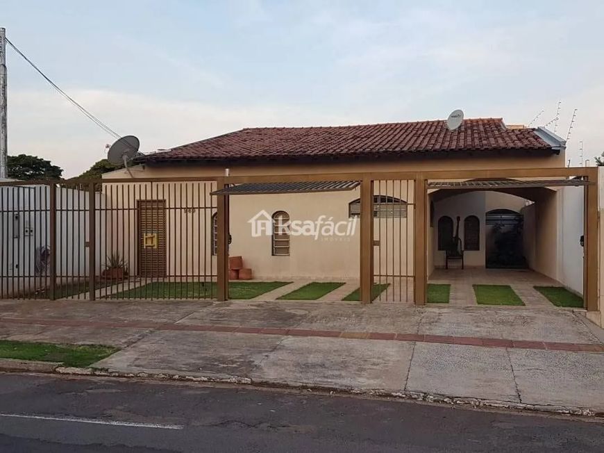 Casa Com 4 Dormitórios à Venda, 232 M² Por R$ 900.000,00 - Santa Fé - Campo Grande/ms