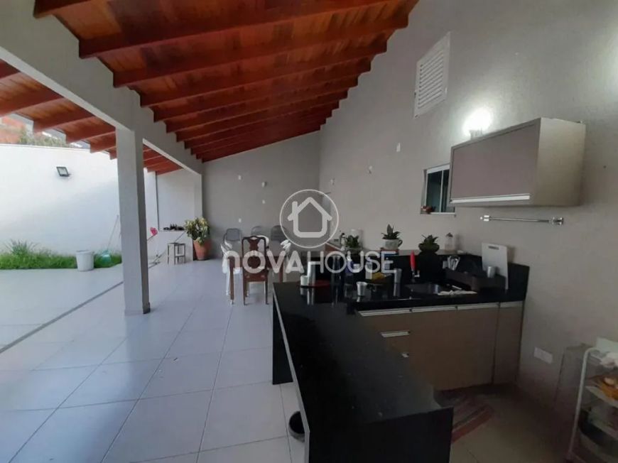 CASA COM 3 DORMITÓRIOS