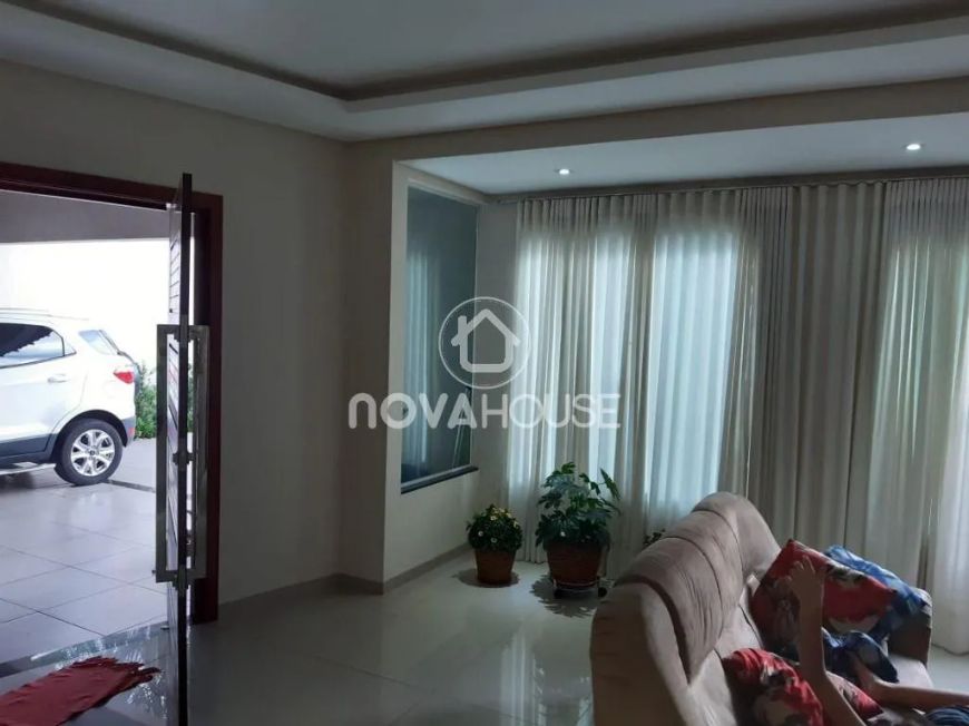CASA COM 3 DORMITÓRIOS