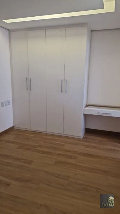 Sobrado Luxuoso em Condomínio na Via Park – Sofisticação e Conforto