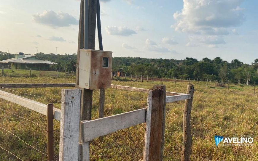 Chácara com córrego, na região das Três Barras (25 km do centro de Campo Grande - MS)