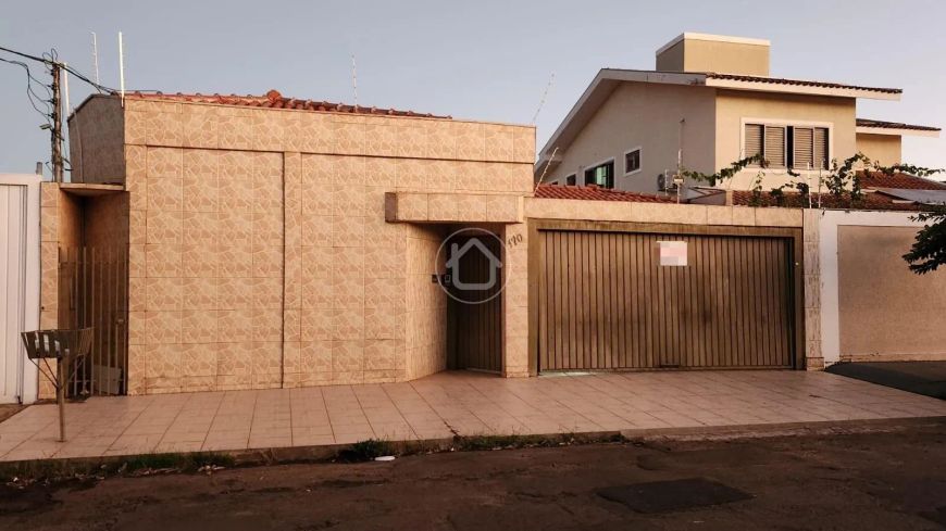 CASA COM 04 DORMTÓRIOS NO JARDIM SÃO LOURENÇO