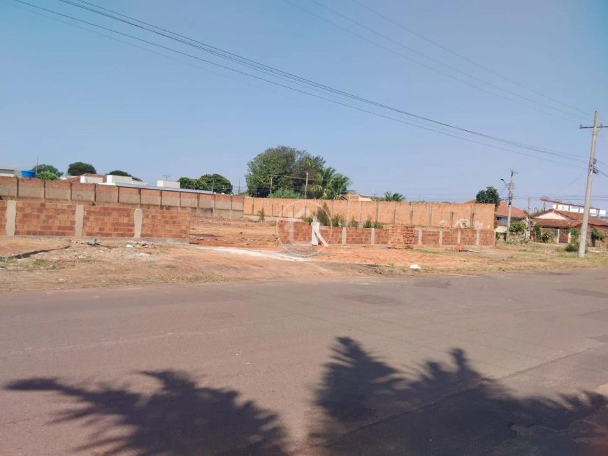 TERRENO NA ENTRADA DAS MORENINHAS