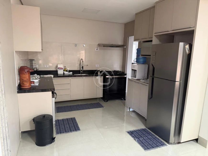 CASA AMPLA COM 3 SUITS COM ARMARIOS