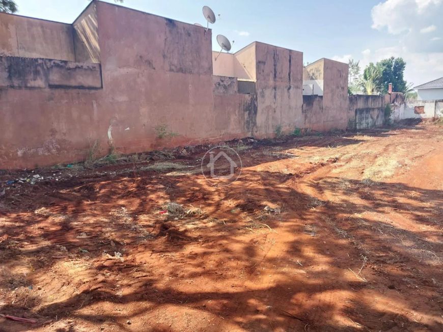 TERRENO AMPLO NA VILA MARLI