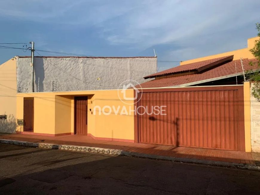 CASA COM 5 DORMITÓRIOS