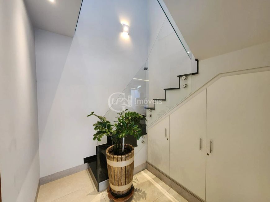 Casa à venda em Campo Grande-MS, bairro Amambaí: 3 quartos, 2 suítes, 3 salas, 2 banheiros, 3 vagas