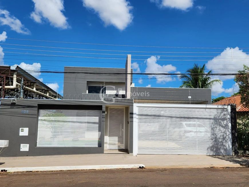 Casa à venda em Campo Grande-MS, bairro Amambaí: 3 quartos, 2 suítes, 3 salas, 2 banheiros, 3 vagas