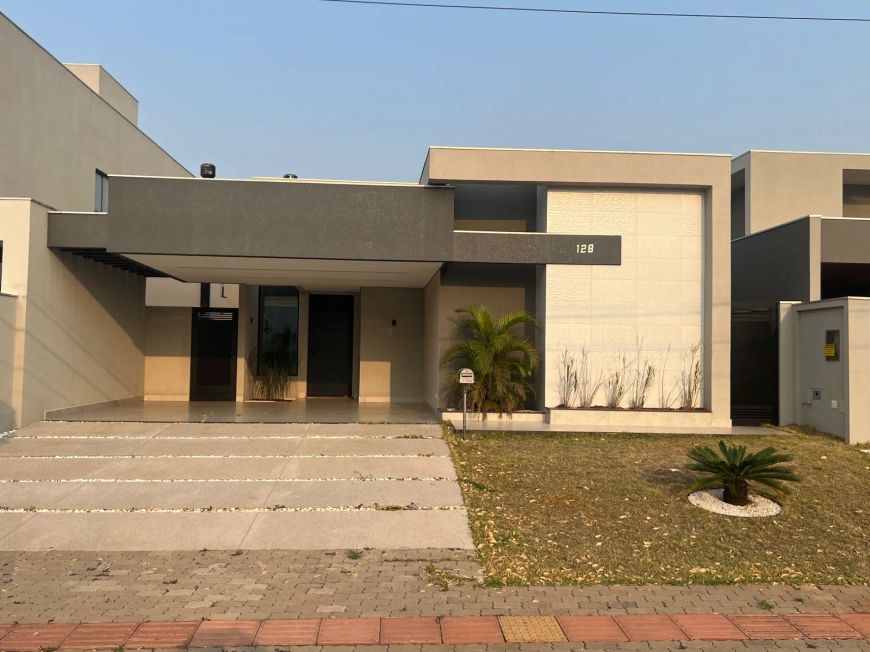 Casa com fino acabamentoe 03 suítes no Alphaville II