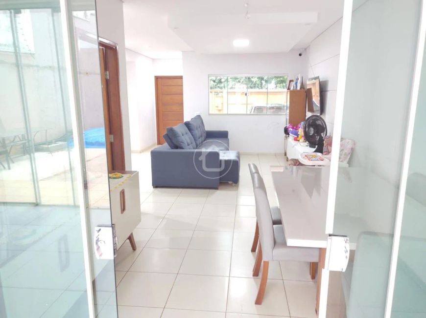 SOBRADO COM 02 QUARTOS E 01 SUÍTE COM CLOSET