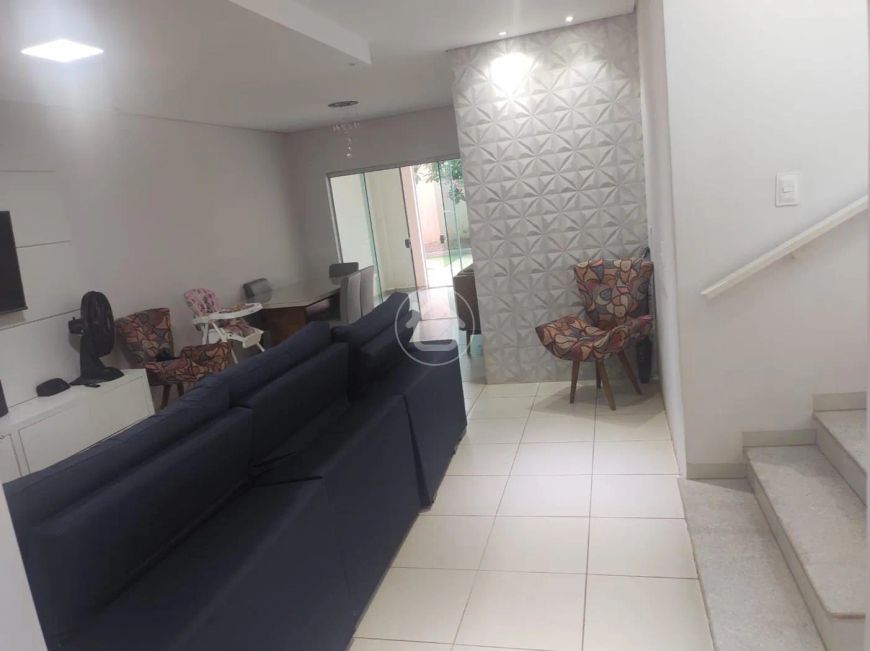 SOBRADO COM 02 QUARTOS E 01 SUÍTE COM CLOSET