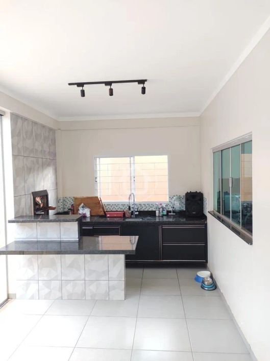 SOBRADO COM 02 QUARTOS E 01 SUÍTE COM CLOSET
