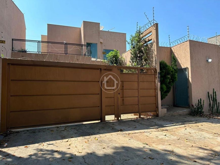 SOBRADO COM 02 QUARTOS E 01 SUÍTE COM CLOSET