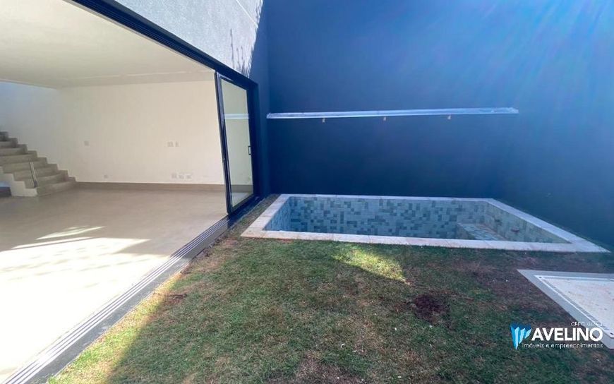 Sobrado em condomínio 3 suítes, gourmet e piscina