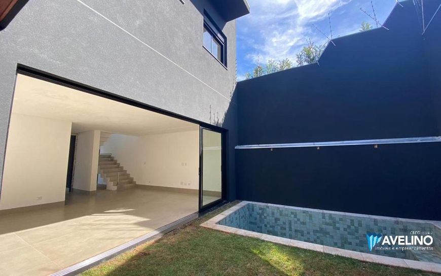 Sobrado em condomínio 3 suítes, gourmet e piscina