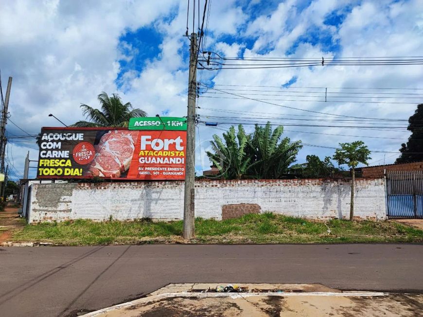 TERRENO DE ESQUINA COM 2 CASAS CONSTRUÍDAS