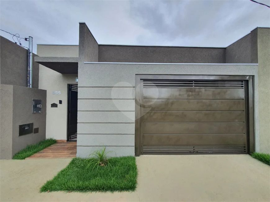 Casa térrea com 2 quartos à venda em Parque Residencial Rita Vieira - MS