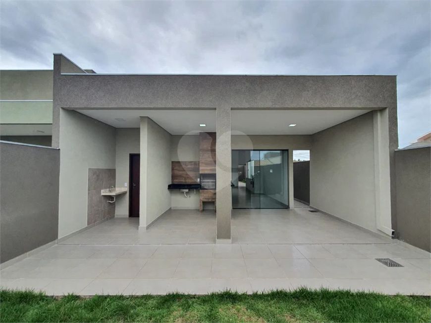 Casa térrea com 2 quartos à venda em Parque Residencial Rita Vieira - MS