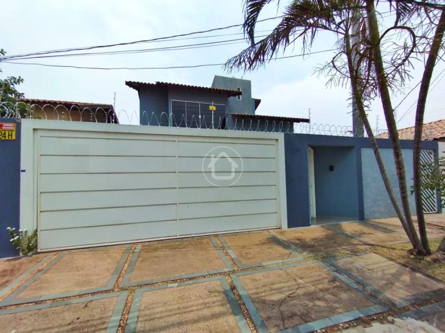 SOBRADO COM 01 SUÍTE E 02 QUARTOS - TIRADENTES