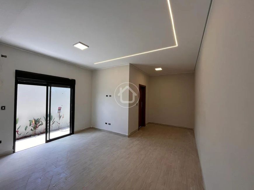 CASA TÉRREA EM CONDOMINIO COM 3 QUARTOS
