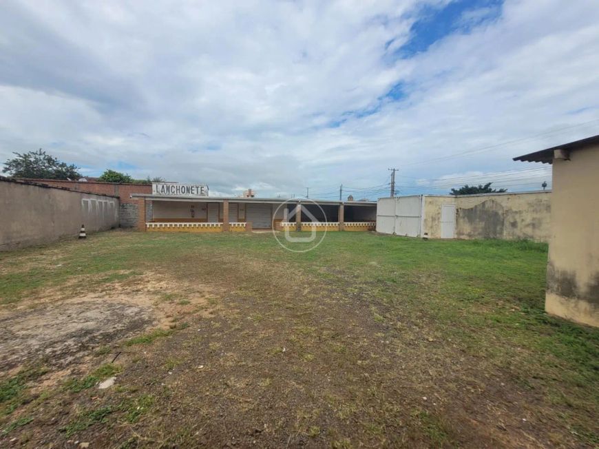 IMOVEL E ÁREA COMERCIAL