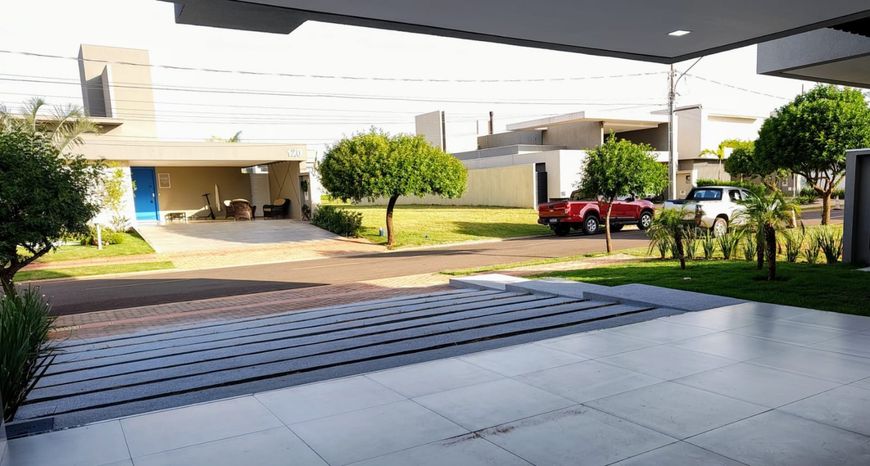 Sobrado Imponente no Alphaville Campo Grande II.