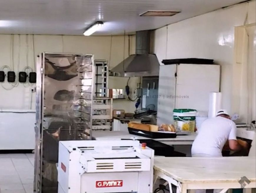 Prédio/Edifício inteiro para venda com 648 metros quadrados com 7 quartos