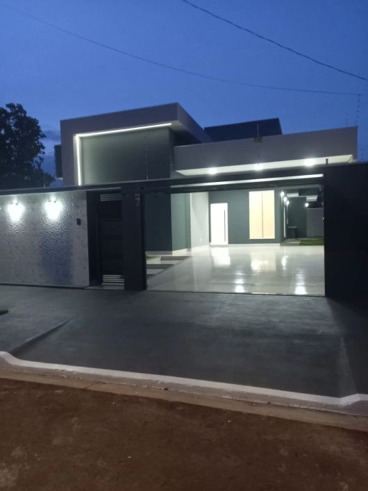 Linda casa térrea. 360 m² de terreno, 4 vagas de garagem. Rita Vieira, Campo Grande - MS