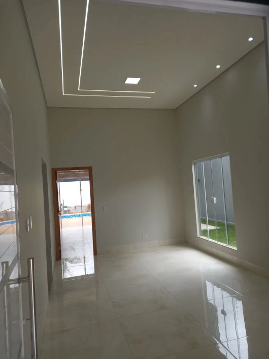 Linda casa térrea. 360 m² de terreno, 4 vagas de garagem. Rita Vieira, Campo Grande - MS