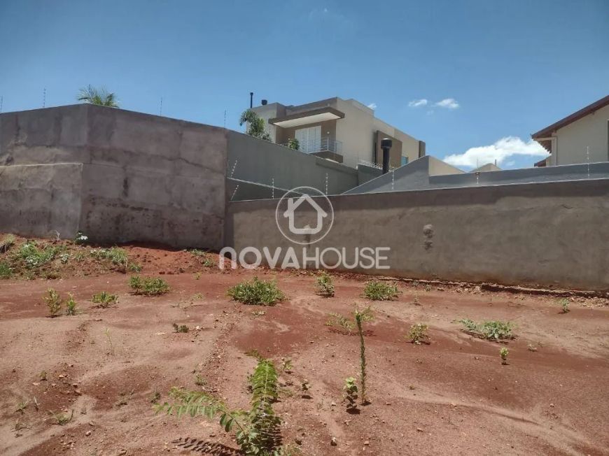 02 TERRENOS, 565 M² POR 420 MIL CADA - ÁGUA LIMPA