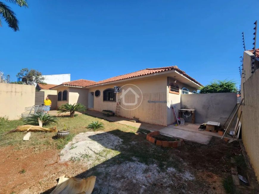 CASA JD. BELA VISTA - 900M² DE TERRENO - 4 QUARTOS
