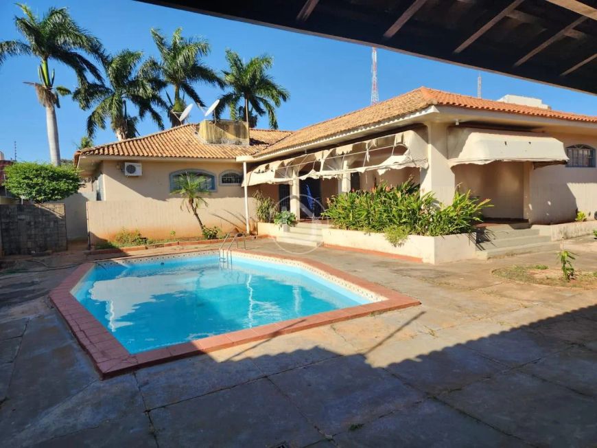 CASA JD. BELA VISTA - 900M² DE TERRENO - 4 QUARTOS
