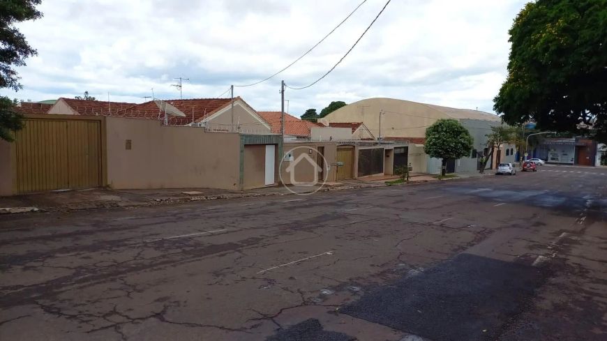 AREA COM QUASE 900 M² NA RUA AMAZONAS