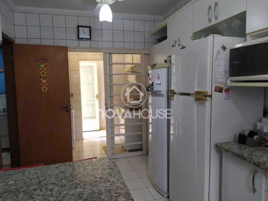 CASA EM CONDOMÍNIO