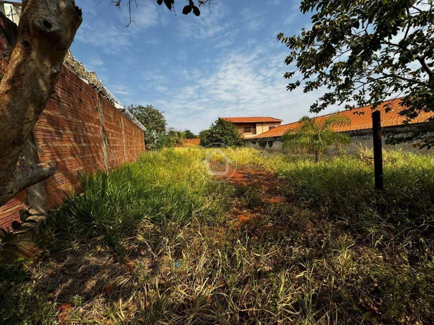 TERRENO AMPLO NO CENTRO