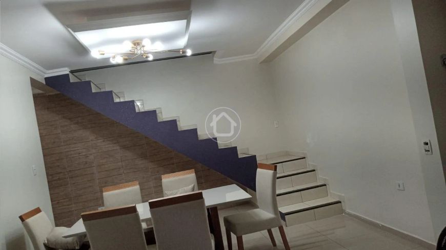 SOBRADO COM 2 SUITES E SACADA