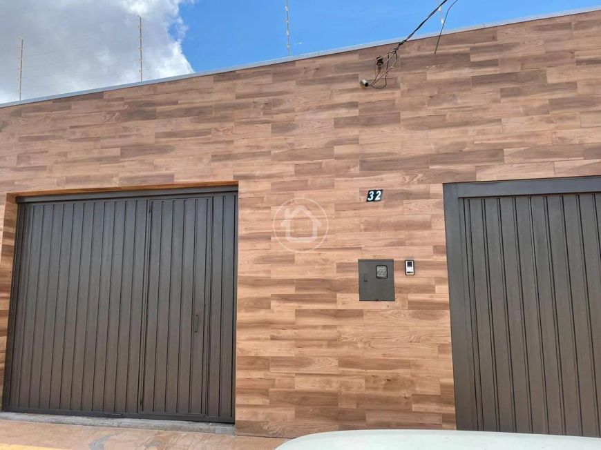 SOBRADO COM 2 SUITES E SACADA